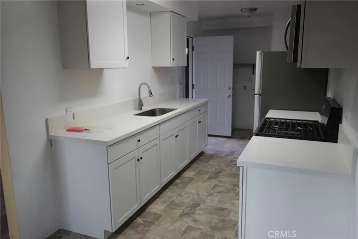 NEW kitchen cabinets, quartz countertops 41583
