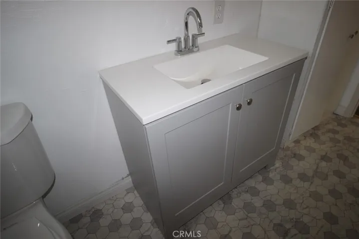 new vanity, toilet 41573