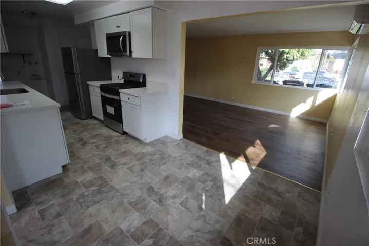 kitchen/dining area looking into end of living room......41583