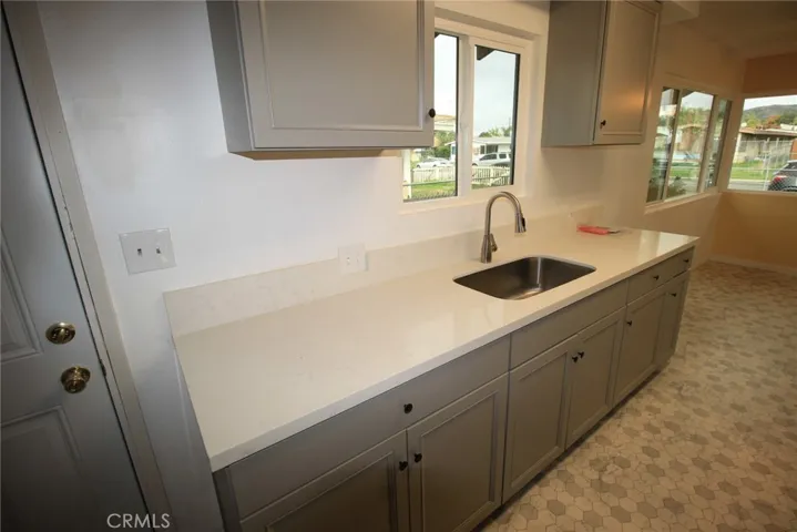 new kitchen cabinets, quartz countertops...41573