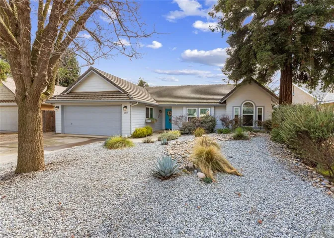 6015 W School Court, Visalia, California 93291