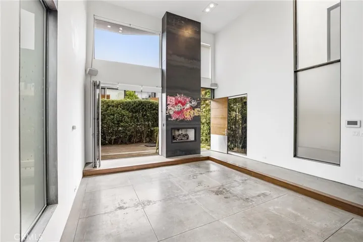 419 Venice Way, Venice, California 90291