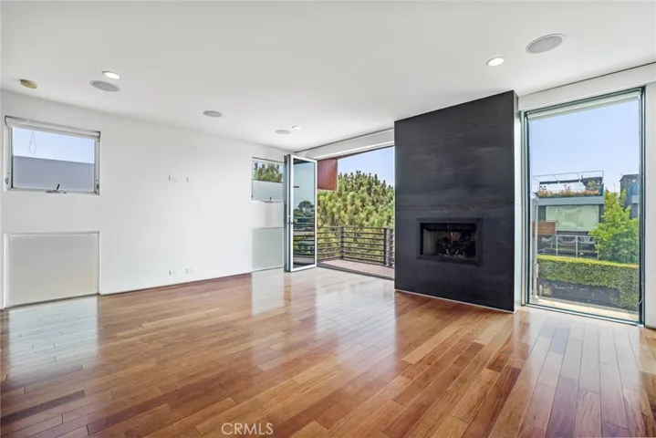 419 Venice Way, Venice, California 90291