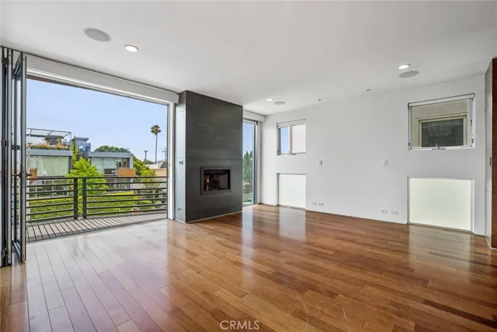 419 Venice Way, Venice, California 90291