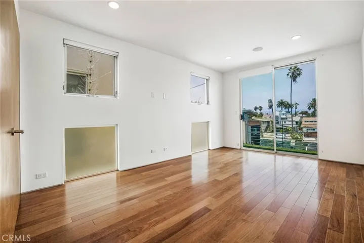 419 Venice Way, Venice, California 90291