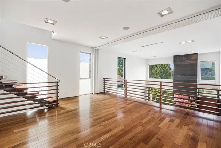 419 Venice Way, Venice, California 90291