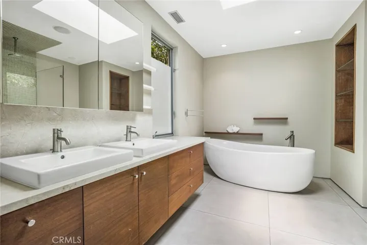 419 Venice Way, Venice, California 90291