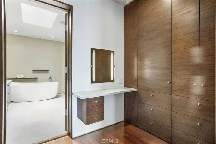 419 Venice Way, Venice, California 90291
