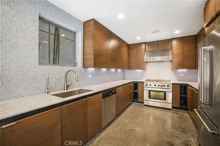 419 Venice Way, Venice, California 90291