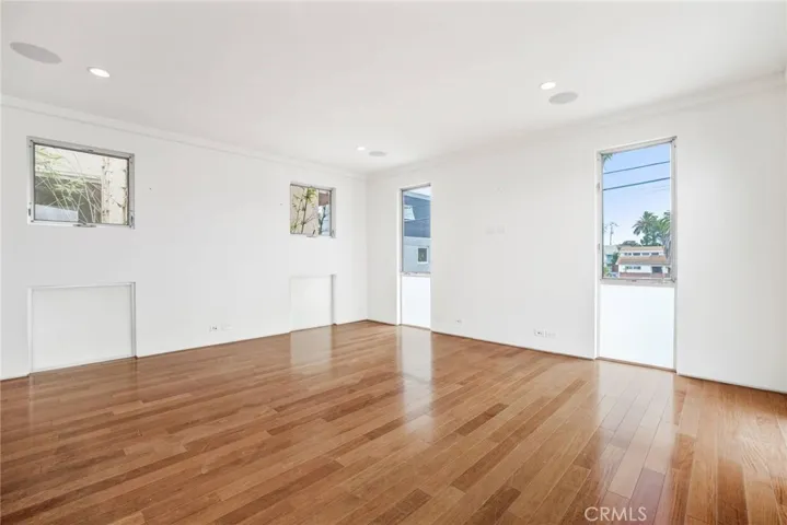 419 Venice Way, Venice, California 90291