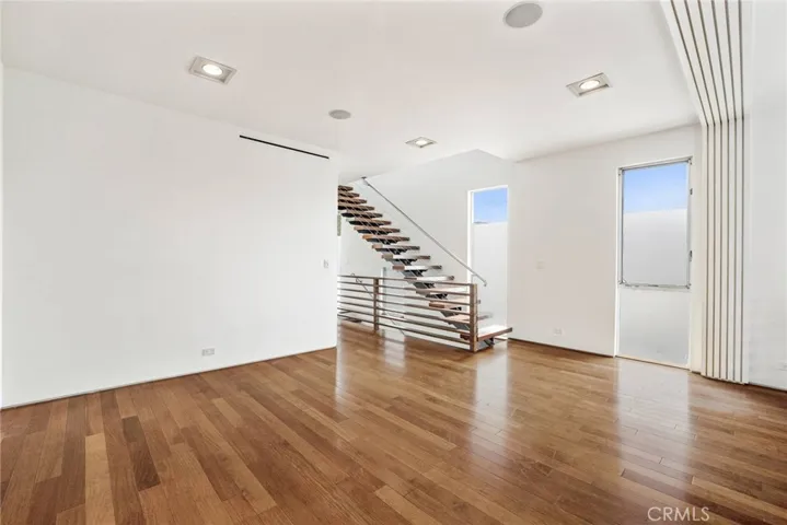 419 Venice Way, Venice, California 90291