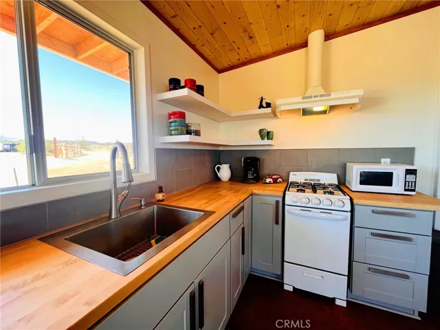 4755 Dusty Mile Road, Landers, California 92285