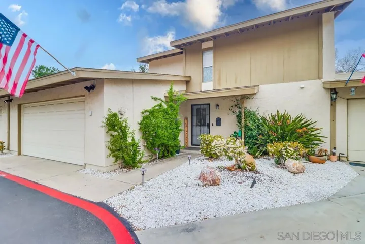 9075 Calle Lucia, Lakeside, California 92040