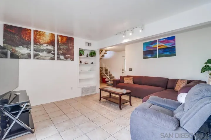9075 Calle Lucia, Lakeside, California 92040