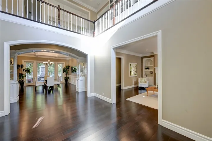 Large foyer to greet your guests into the formal living and dining rooms.