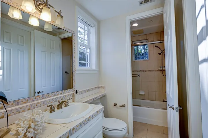 Jack & Jill bath between two bedrooms