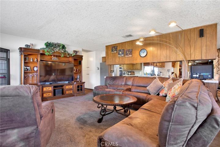17455 La Junta Street, Hesperia, California 92345
