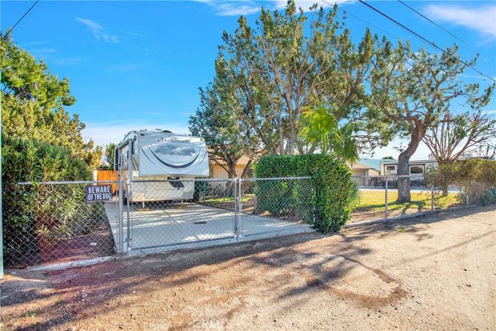 17455 La Junta Street, Hesperia, California 92345
