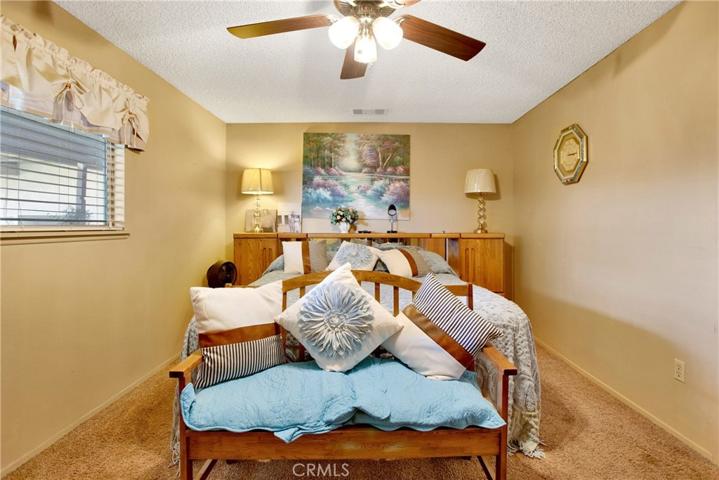 17455 La Junta Street, Hesperia, California 92345