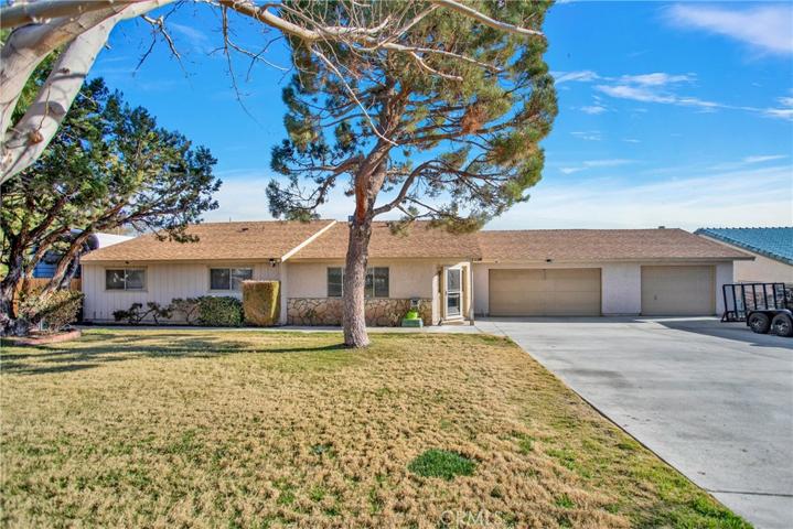 17455 La Junta Street, Hesperia, California 92345