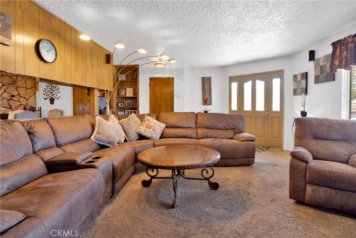 17455 La Junta Street, Hesperia, California 92345