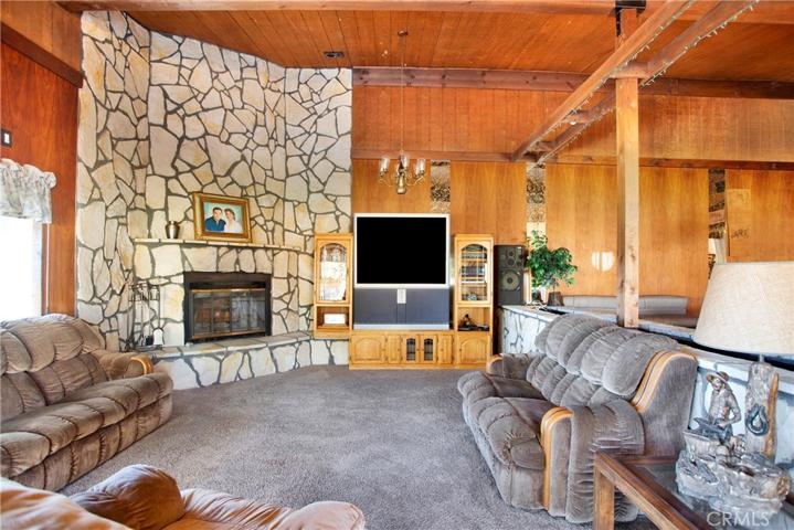 17455 La Junta Street, Hesperia, California 92345