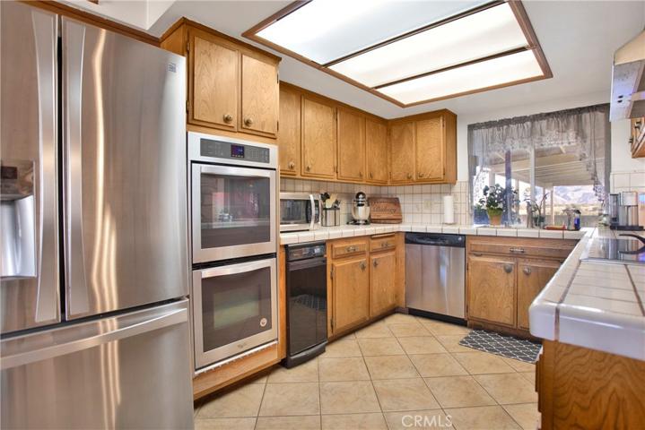 17455 La Junta Street, Hesperia, California 92345