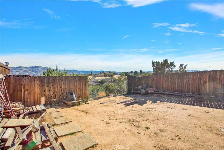 17455 La Junta Street, Hesperia, California 92345