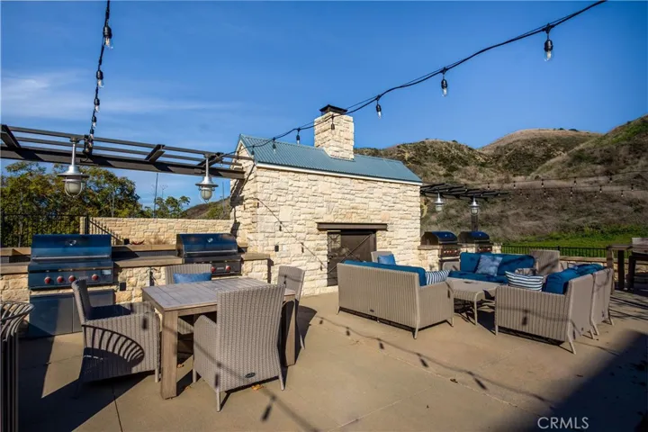 CLUBHOUSE GRILL & FIREPIT