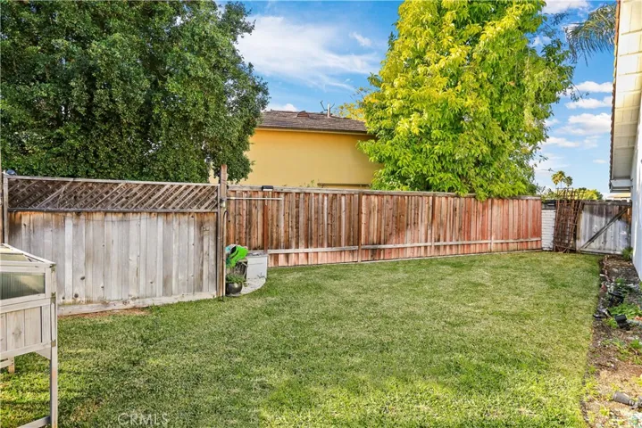 Even the side yards are open and oversized.