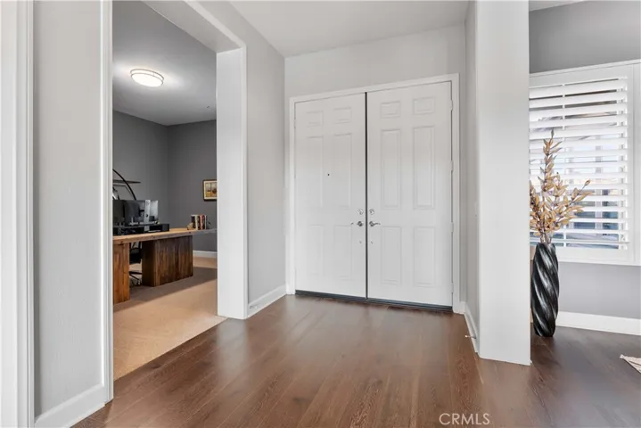 Double door entry. Throughway to office. Room to the right is the dining. (not shown)