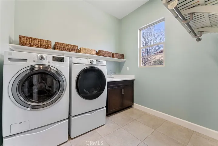 Spacious laundry room off from mud room.