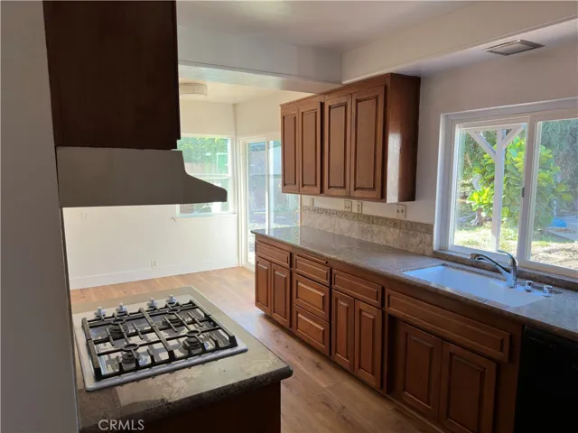 1561 Warwick Avenue, Thousand Oaks, California 91360