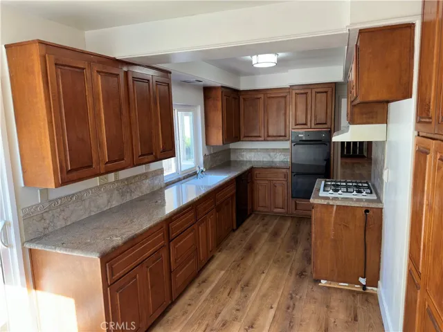 1561 Warwick Avenue, Thousand Oaks, California 91360