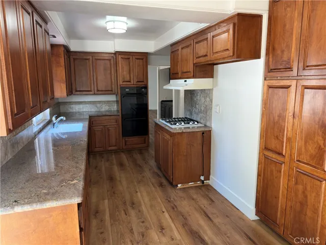 1561 Warwick Avenue, Thousand Oaks, California 91360