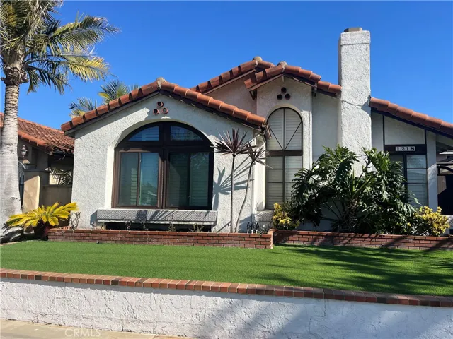 1218 Lake Street, Huntington Beach, California 92648