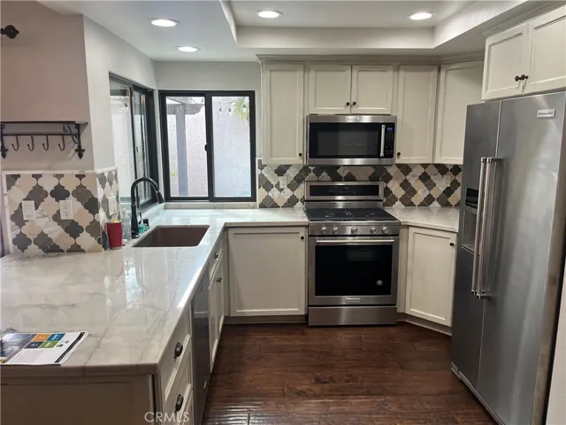1218 Lake Street, Huntington Beach, California 92648