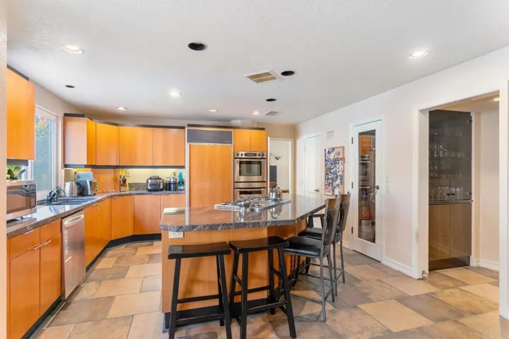 2499 Calle San Clemente, Encinitas, California 92024