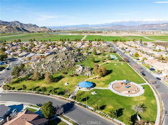 7 acre park in the neighborhood