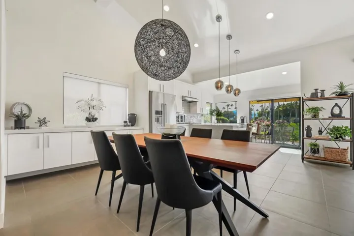 #8 Dining- Large -  w Built-In Storage