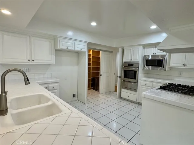 37 Santa Bella Road, Rolling Hills Estates, California 90274