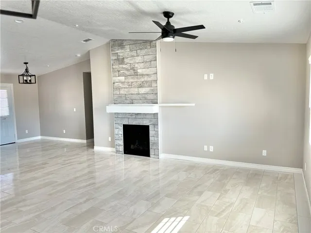 9390 7th Street, Phelan, California 92371