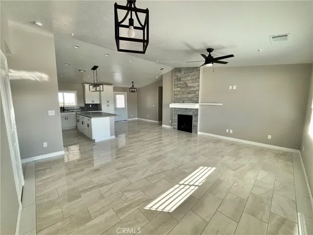 9390 7th Street, Phelan, California 92371