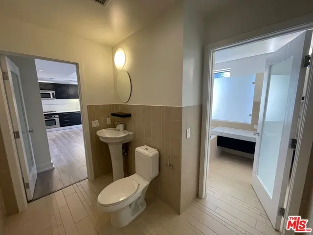 727 W 7th Street 813, Los Angeles, California 90017