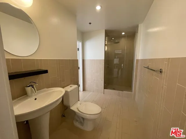 727 W 7th Street 813, Los Angeles, California 90017