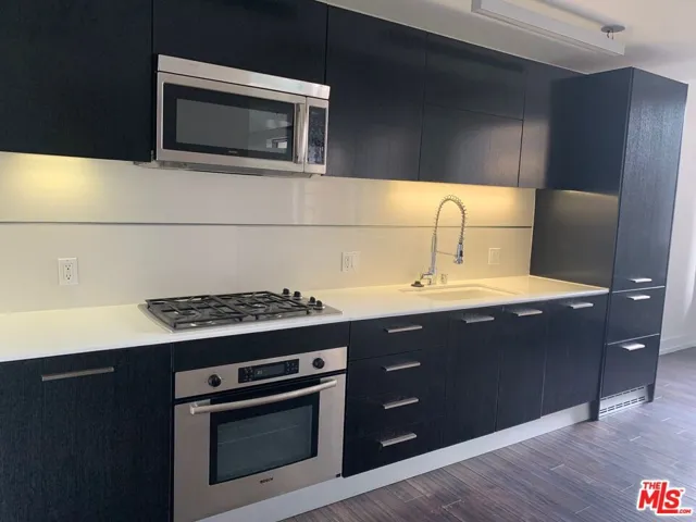 727 W 7th Street 813, Los Angeles, California 90017