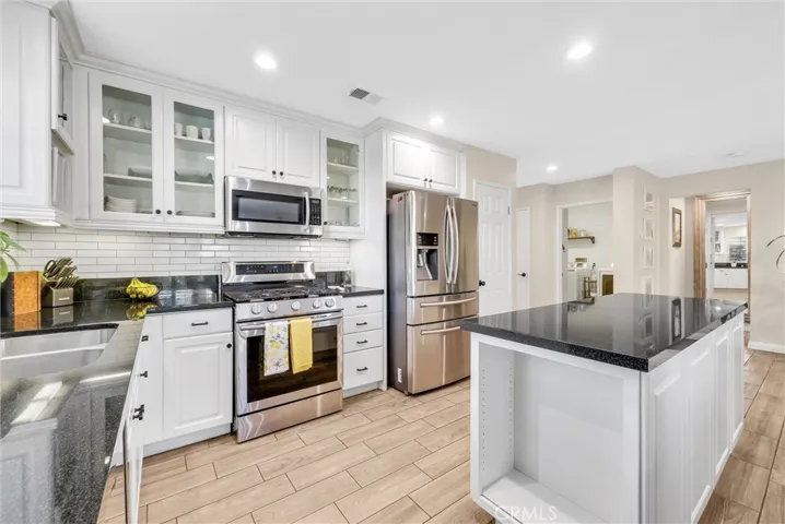 674 Nihal Court, Perris, California 92571