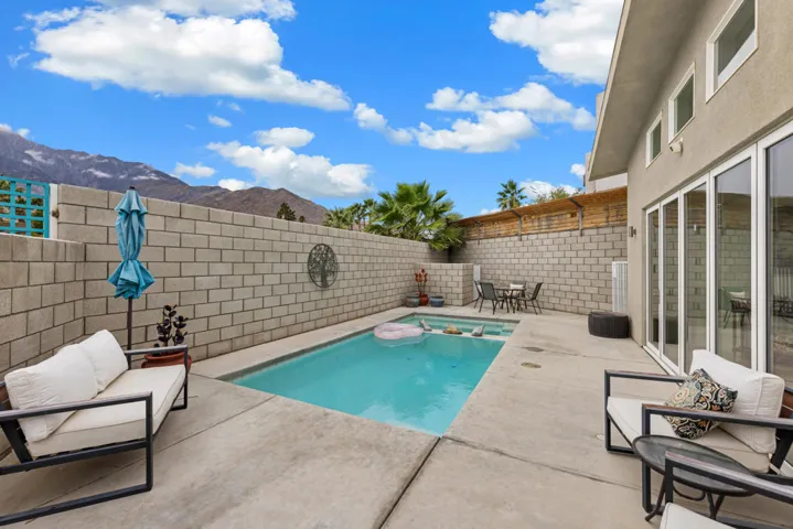 Pool views & privacy