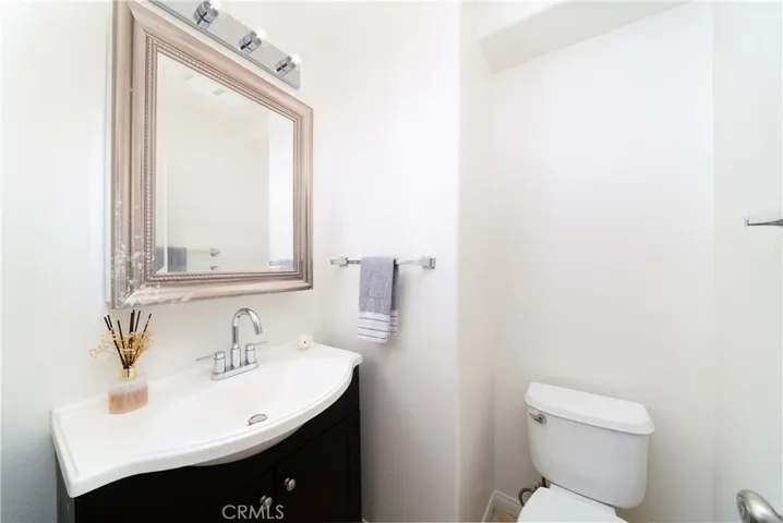 Powder Room 1st Floor