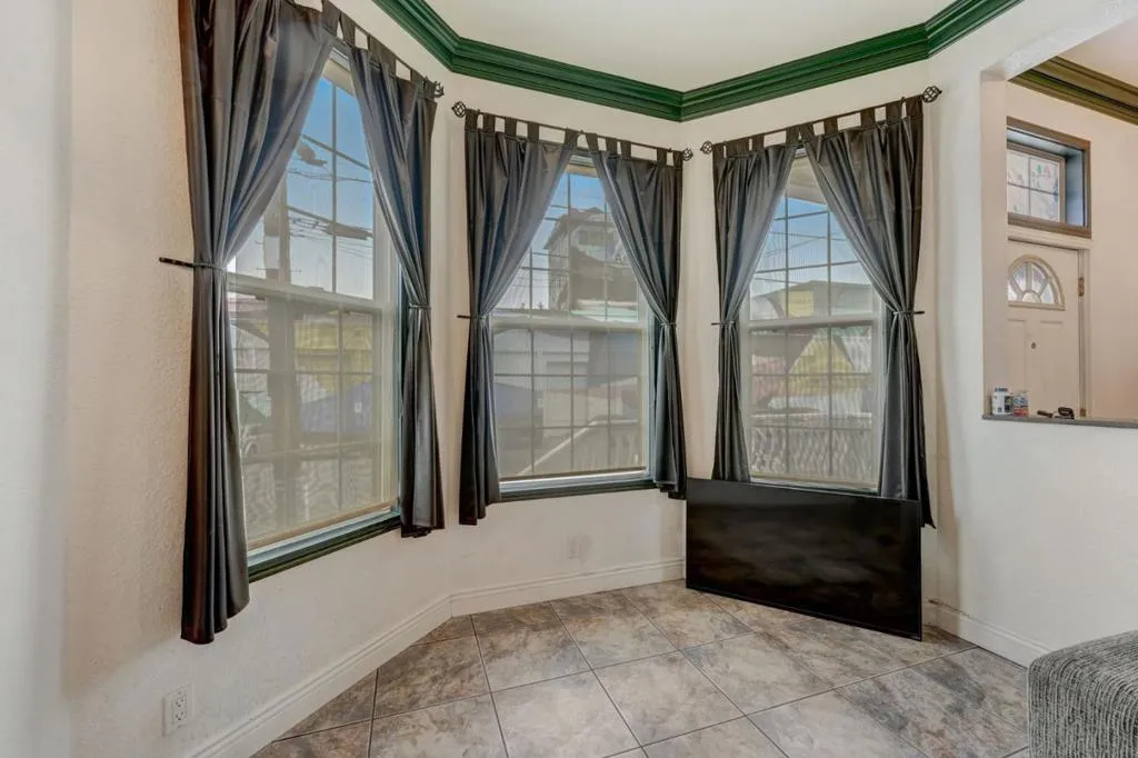 2731 E 11th Street, Oakland, California 94601 home-pic-4
